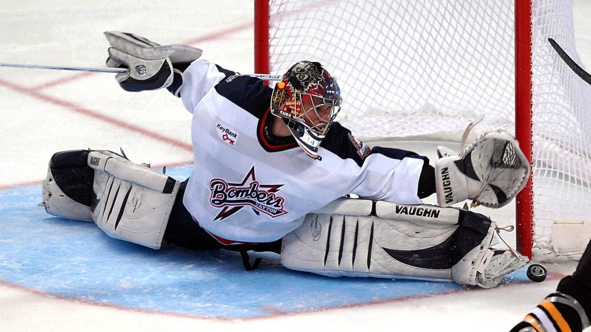 开云APP-两片球场，一道暗影，团队之光与个人神话的微妙拉锯